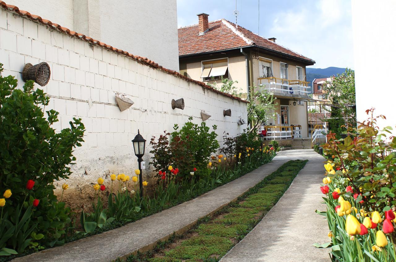 Sarac Hostel Peje Exterior foto